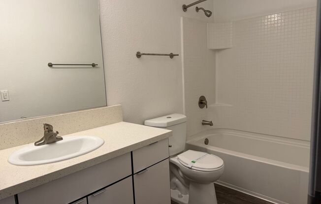 2 beds, 1 bath, 920 sqft, $2,920, Unit A009