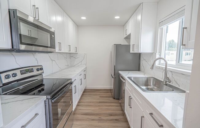Lakeshore 2 Bedroom Condo for Rent in Valencia – Fully Renovated and Move-In Ready!