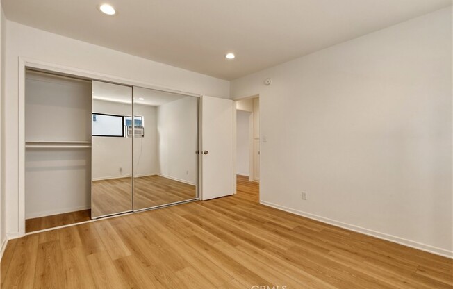 6140 WHITSETT AVE