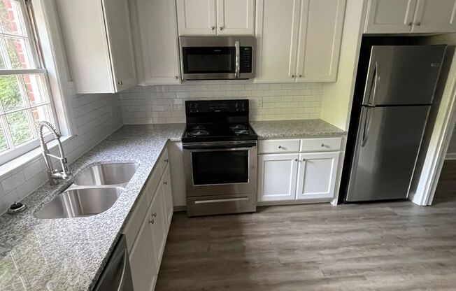 Jamestowne Apartments | 1415 Clover Street Apt B-2