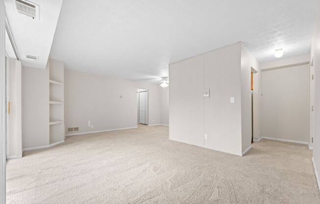 2 beds, 1 bath, 800 sqft, $1,100, Unit 379-206