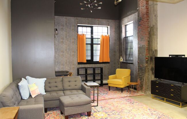 **Industrial Loft-Style 1BR Near UofL – Washer/Dryer, Parking Included**