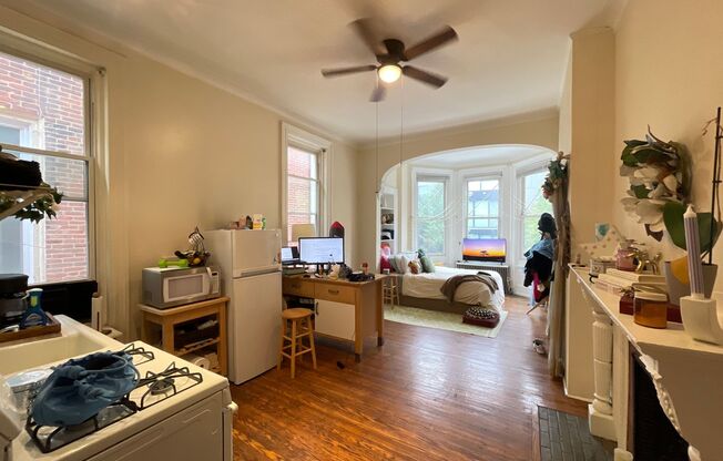 Studio, 1 bath, $1,150, Unit 2R