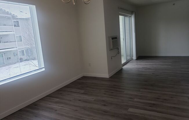 2 beds, 2 baths, 1,000 sqft, $1,350, Unit B206