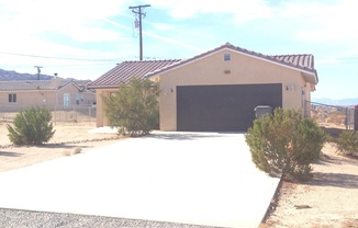 3 beds, 2 baths, $1,400