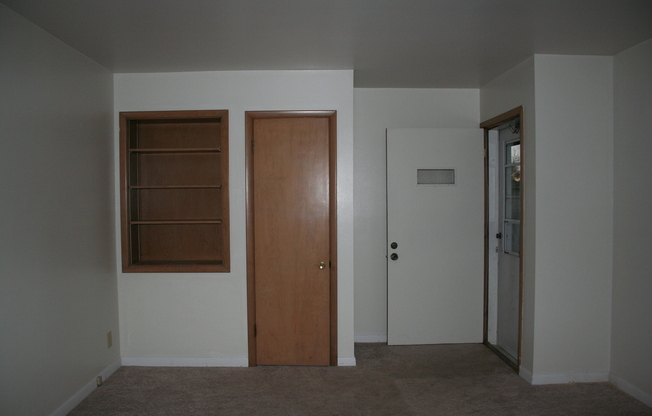 2 beds, 1 bath, $900