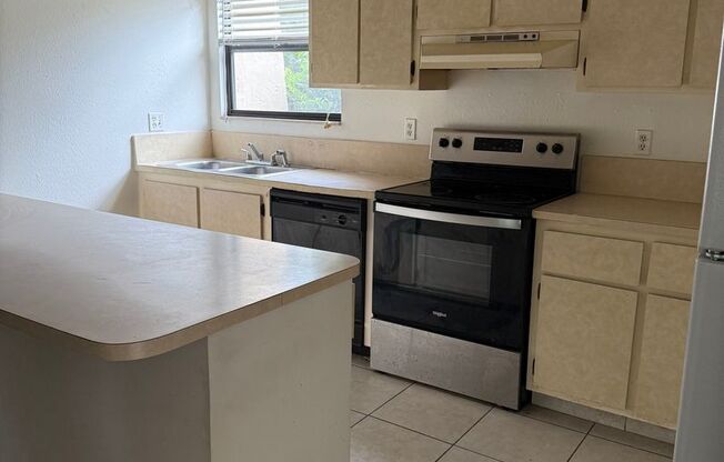 1 bed, 1 bath, $1,025, Unit Apt. B13