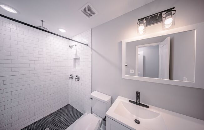 3 beds, 2 baths, 1,300 sqft, $2,300