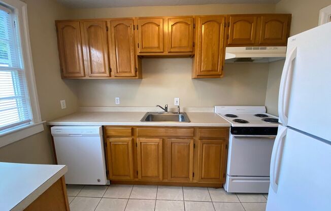 1 bed, 1 bath, 825 sqft, $1,050, Unit Unit 4