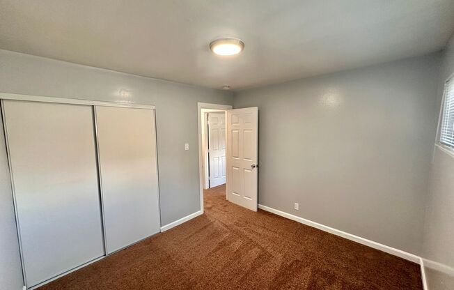 2 beds, 1 bath, 700 sqft, $2,000, Unit 204