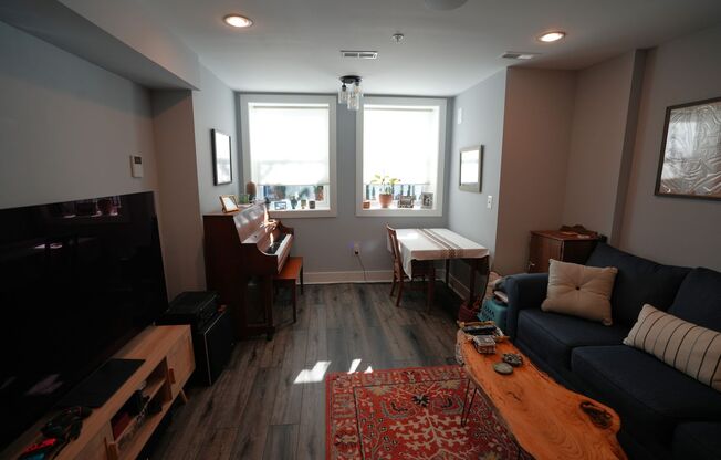 Lovely 2 BR/2 BA 1st Level Condo in Shaw!