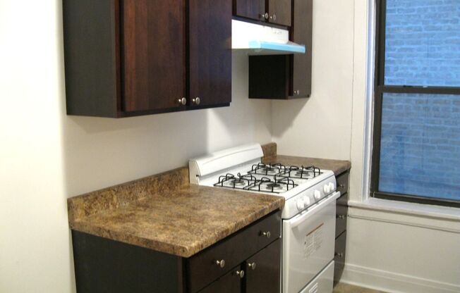 2 beds, 1 bath, 1,121 sqft, $2,695, Unit 2526-1E