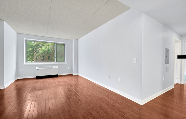 2 beds, 2 baths, $4,500, Unit B205