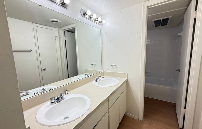 2 beds, 1 bath, 924 sqft, $1,709, Unit OPA-225