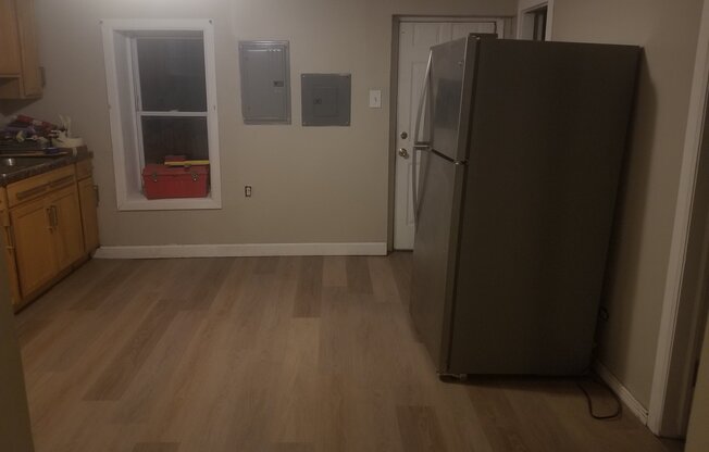 323 W 51 ST
