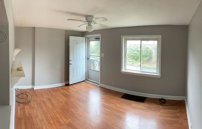 Cozy, Two Bed Available 7/15