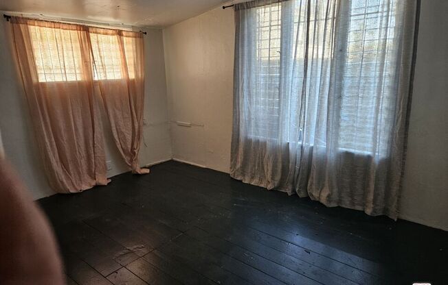 1 bed, , 350 sqft, $2,400