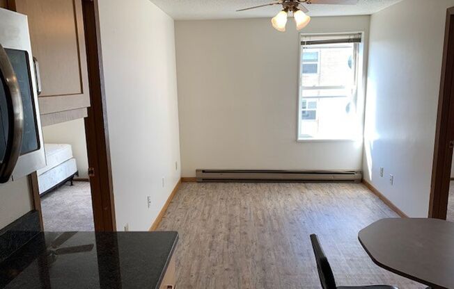 2 beds, 1 bath, $1,635