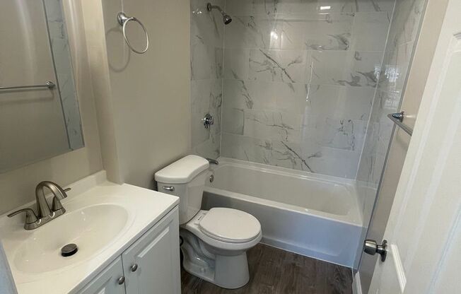 2 beds, 1 bath, 680 sqft, $2,400, Unit 25-28