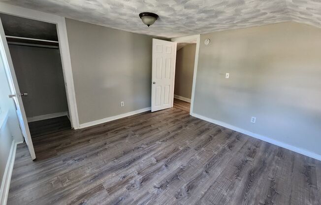 2 beds, 1 bath, $1,200