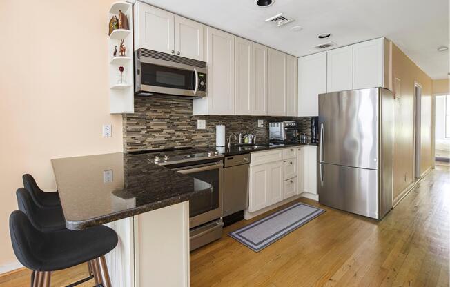 419 W 48 ST