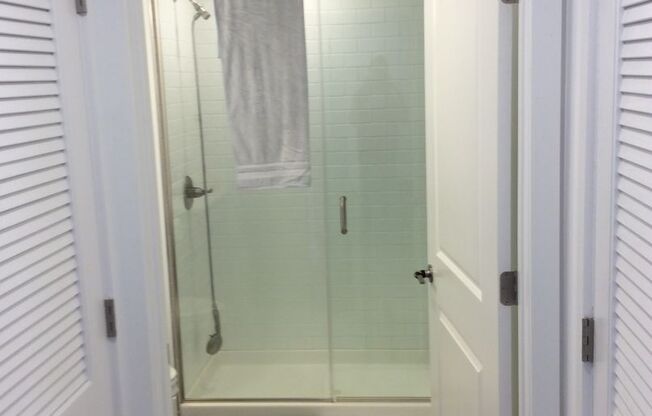 Studio, 1 bath, 575 sqft, $1,425, Unit Unit 407