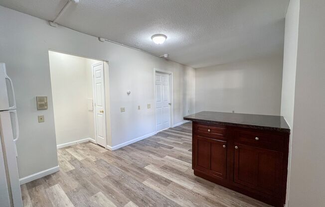 1 bed, 1 bath, 561 sqft, $1,300, Unit 39A2