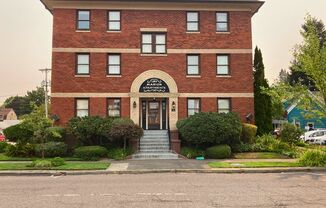 (GOL 202) Charming Vintage 1bedroom/1 bath