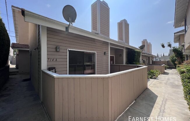 714 E ANGELENO AVE