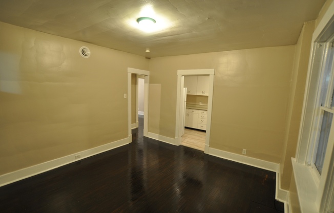 2 beds, 1 bath, $795, Unit # 2