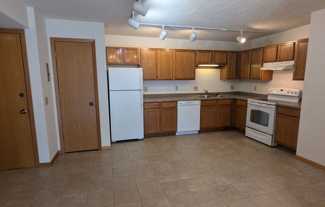 2 beds, 2 baths, 1,100 sqft, $1,995, Unit 401