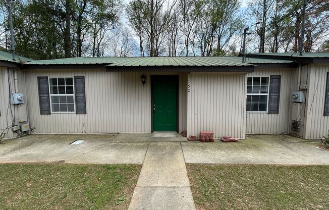 Carrollton City Apartment Available Now!