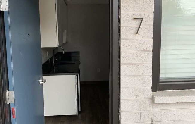 1 bed, 1 bath, 500 sqft, $895, Unit 7