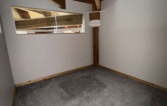 3 beds, 2 baths, 1,304 sqft, $1,725, Unit 812