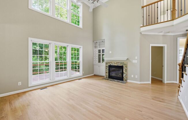 Gorgeous and Spacious 5 Bedroom Home, Cul-de-sac lot, Vaulted Ceilings, Large Backyard, Stunning Hardwoods!