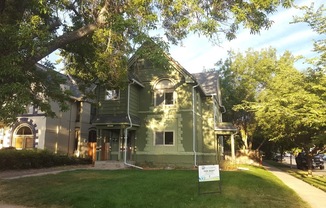 Fabulously Updated 1 Bed/1 Bath Apt in Victorian 4-Plex Available Aug 10th