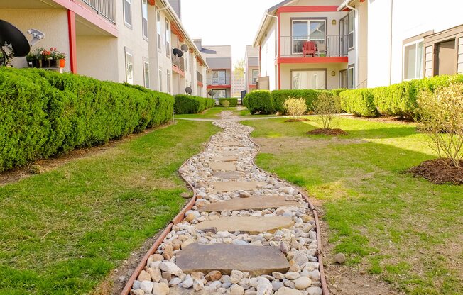Beautiful Courtyard With Walking Paths at Verge, Dallas, Texas