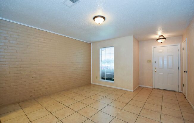 2 BEDROOM 2 BATH PATIO HOME WITH 1010 SF