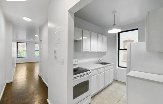 528 W 152 ST