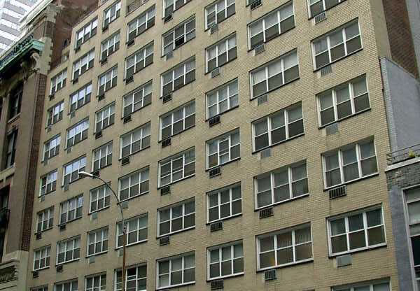 141 E 55 ST