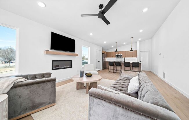 Newly Constructed Modern Design 3 Bedroom 2.5 Bathrooms Duplex