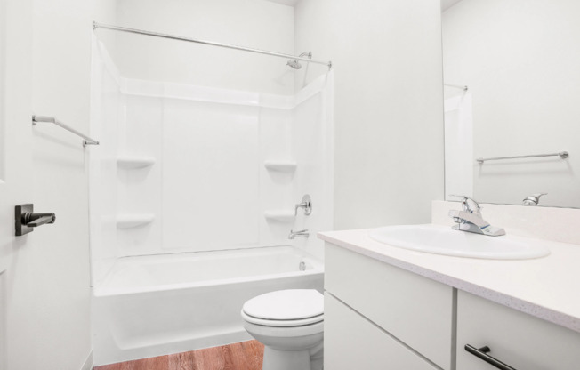 3 beds, 2 baths, 1,871 sqft, $2,880, Unit H-C