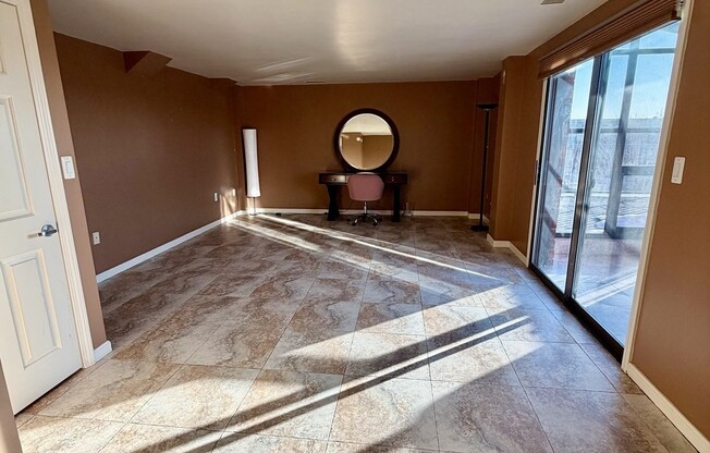 3 beds, 2 baths, 1,644 sqft, $4,600, Unit 711