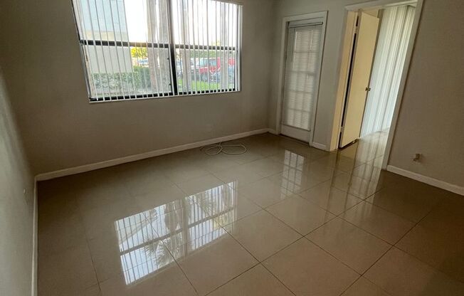 ONE BEDROOM ONE BATHROOM !! WATERFRONT COMMUNITY!