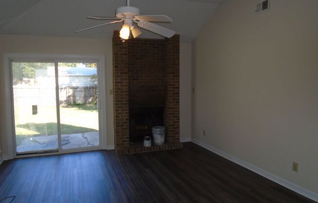 3 beds, 2 baths, $1,400