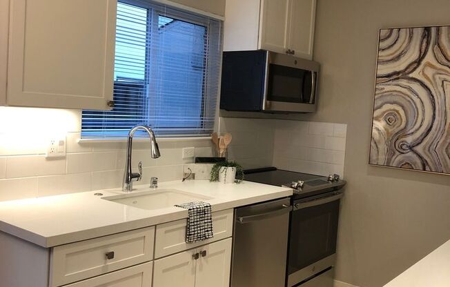 2 beds, 1.5 baths, 1,000 sqft, $3,595, Unit 08