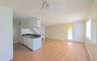 Great Looking 2bd / 1bth 2 Story Condo!