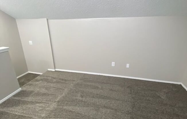 2 beds, 1 bath, 1,105 sqft, $875, Unit 2703-304