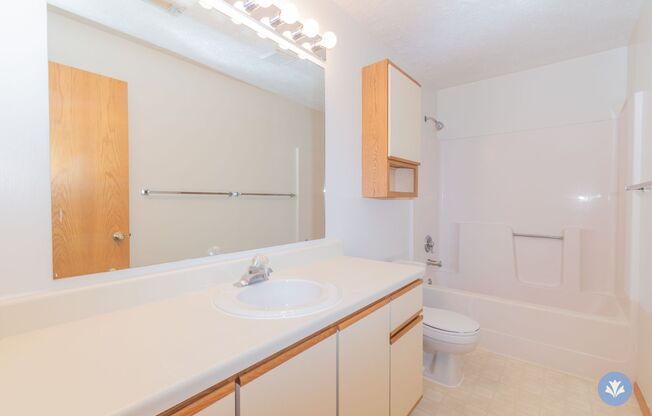 2 beds, 2 baths, 1,292 sqft, $1,599, Unit AL-31