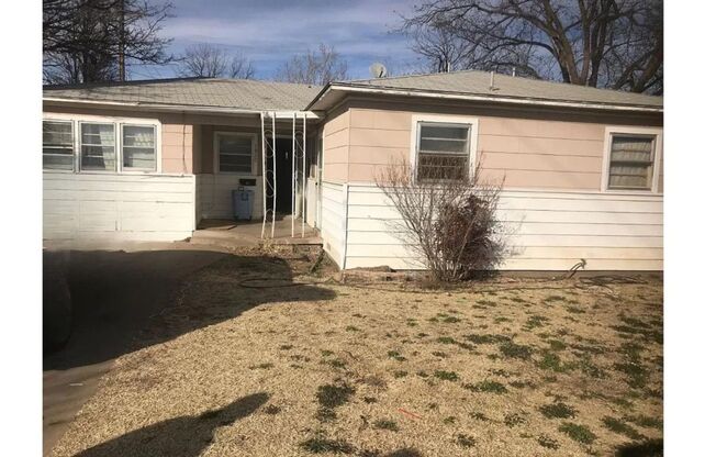 3 beds, 1 bath, $1,100